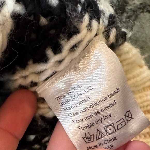 Free People Snowflake Fair Isle Knit Wool Sweater 
Women’s Size XS - Picture 6 of 6